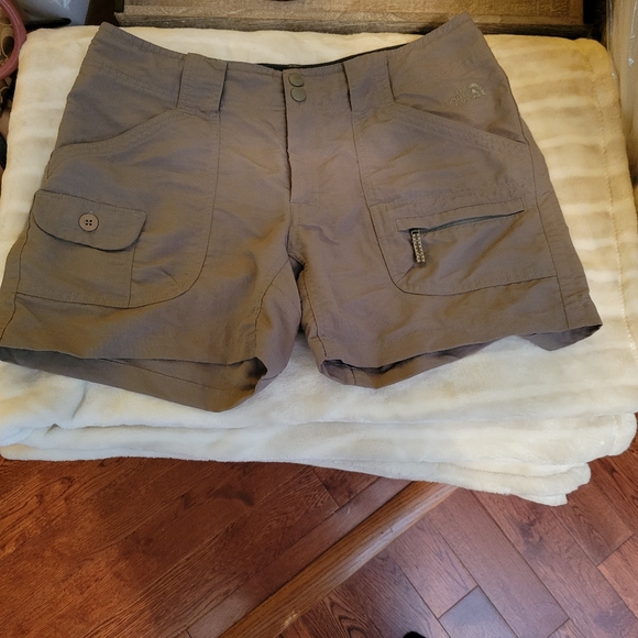 Womens shorts - Picture 1 of 3